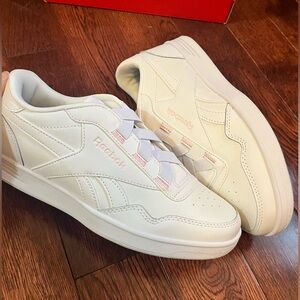 Brand New Reebok Royal Technique T Elastic shoes size 7